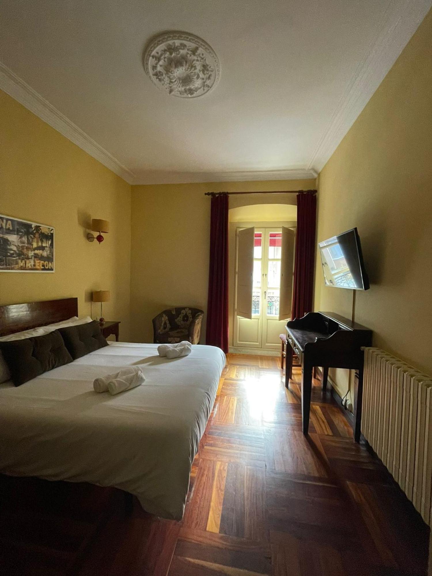 Hostal Esmeralda Комільяс Екстер'єр фото