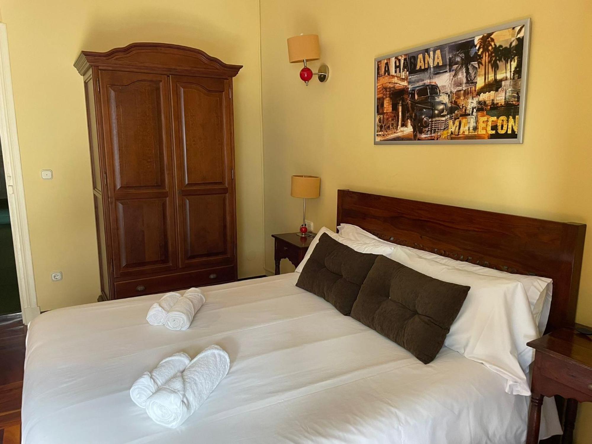Hostal Esmeralda Комільяс Екстер'єр фото